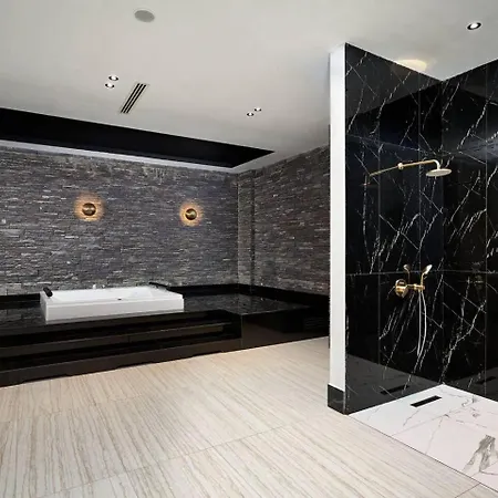 Qoople Legend A - In 100m To The Sea * אלאניה