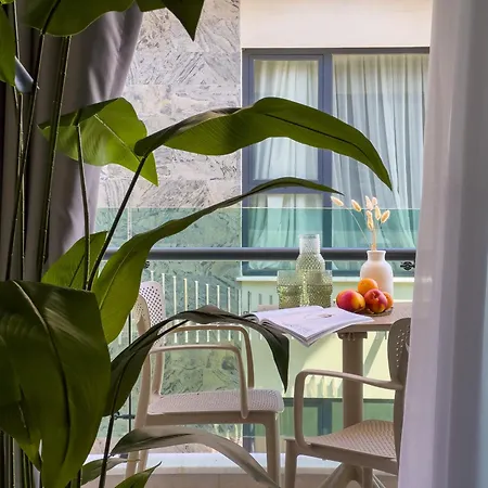 Qoople Legend A - In 100m To The Sea